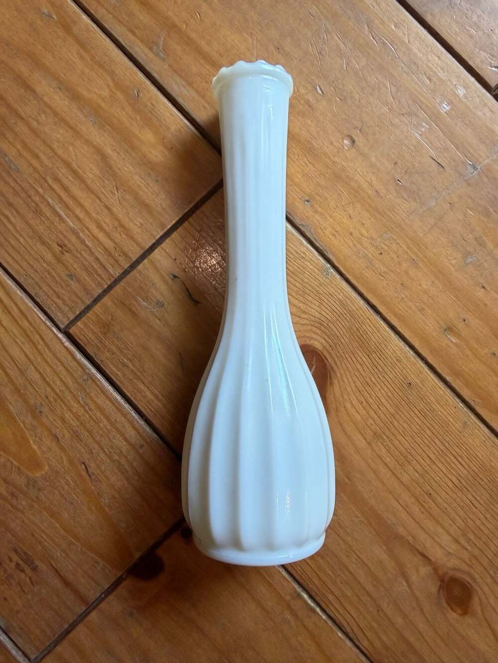 Vintage Milk Glass Tulip Bud Vases - Shabby Chic Decor